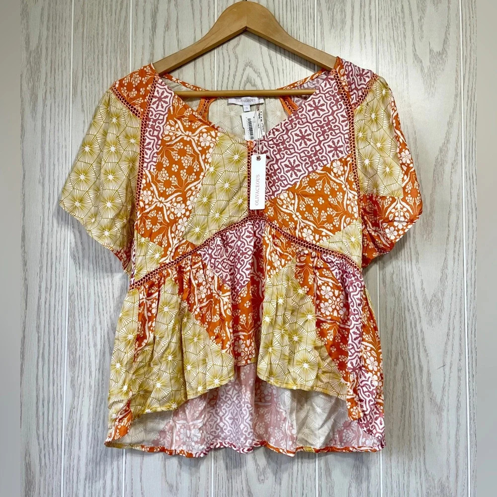 Olivaceous Womens Medium Blouse Orange White Geometric S/S Woven V Neck NWT